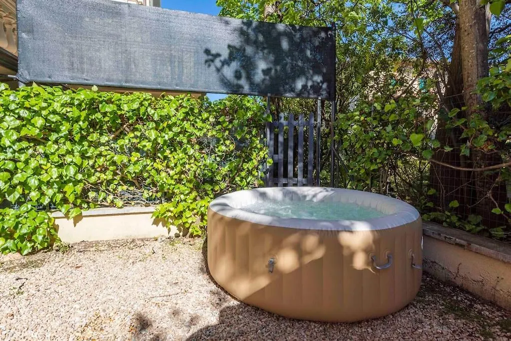 Jacuzzi Modern Front Sea Private Parking Appartement Marina di Pietrasanta